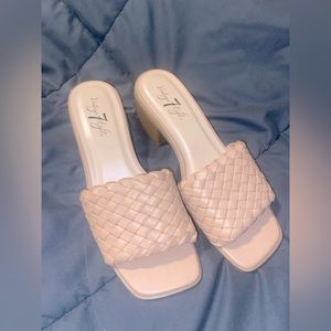 Vintage 7 Eight sandals. Size 8.5. NWOT